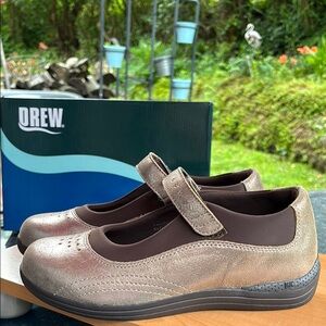 Rose by DREW DUSTY PEWTER  Mary Jane Style shoes size 8 medium